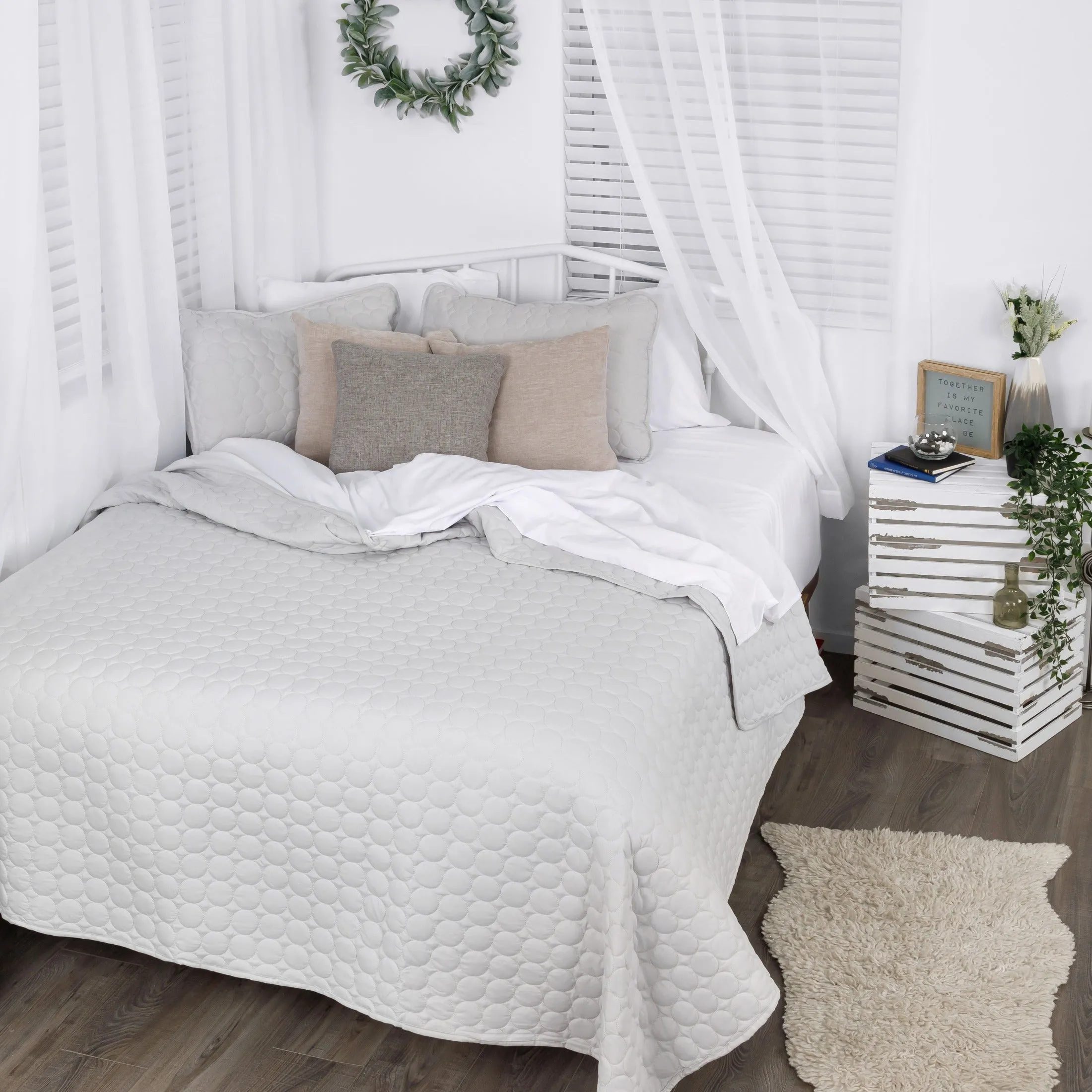 Southshore Essentials Quilt Set